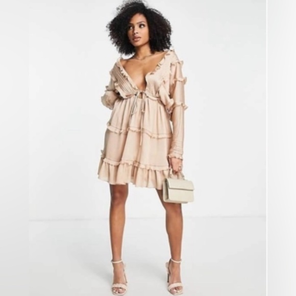 ASOS Dresses & Skirts - NWT Asos Blush V-neck Ruffle Tier Dress